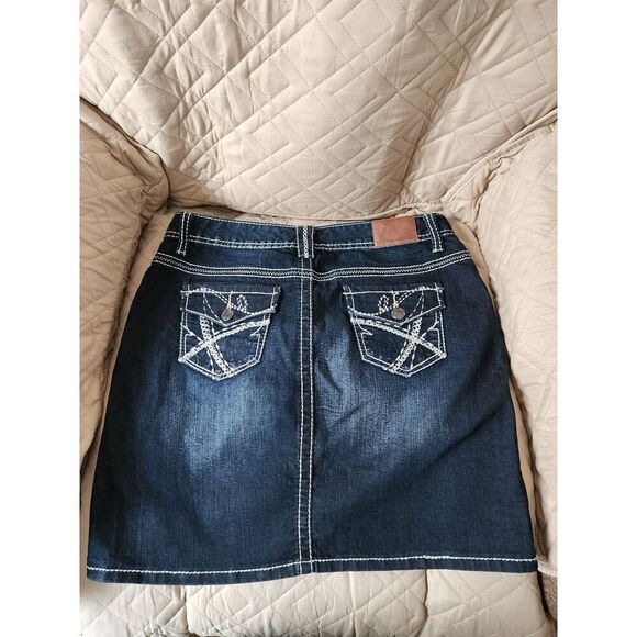 NWOT Maurices 9/10 denim skirt - Picture 2 of 7